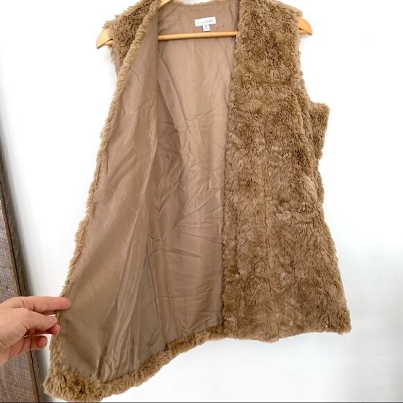 Charming Charlie faux fur vest, open front - Picture 5 of 9
